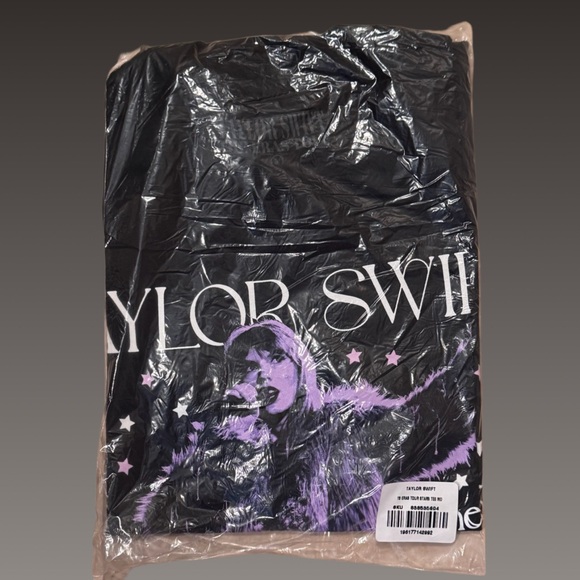 NWT Taylor Swift | The Eras Tour Live Photo Stars T-Shirt - Picture 4 of 4